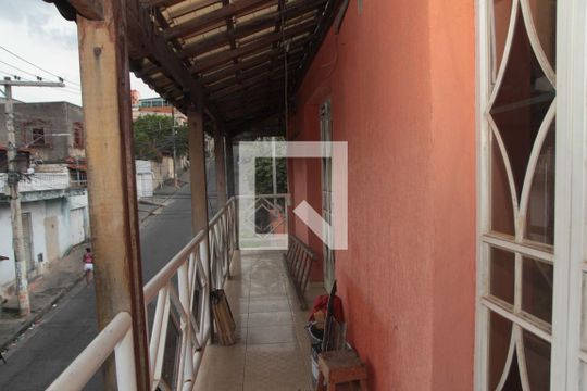 Sacada de casa à venda com 4 quartos, 90m² em Lagoa, Belo Horizonte