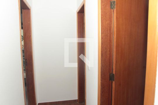 Corredor  de casa à venda com 4 quartos, 90m² em Lagoa, Belo Horizonte