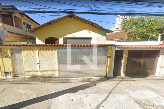 fachada de casa à venda com 3 quartos, 90m² em Pechincha, Rio de Janeiro