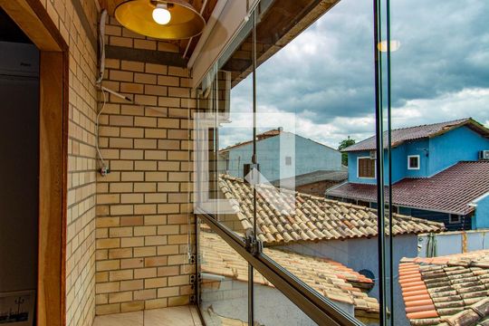 Sacada de casa à venda com 4 quartos, 164m² em Olaria, Canoas