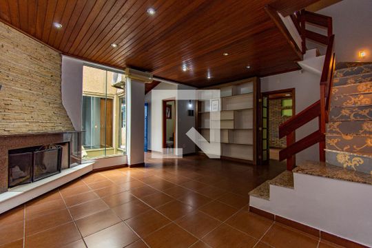 Lareira de casa à venda com 4 quartos, 164m² em Olaria, Canoas