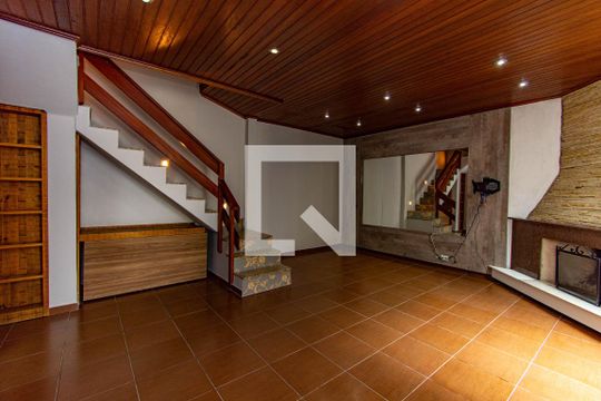 Sala de casa à venda com 4 quartos, 164m² em Olaria, Canoas
