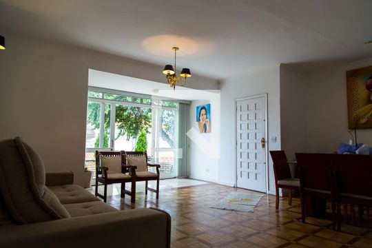 Sala de casa à venda com 4 quartos, 300m² em Jabaquara, São Paulo