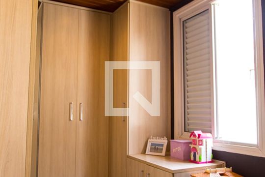 Closet de casa à venda com 4 quartos, 300m² em Jabaquara, São Paulo
