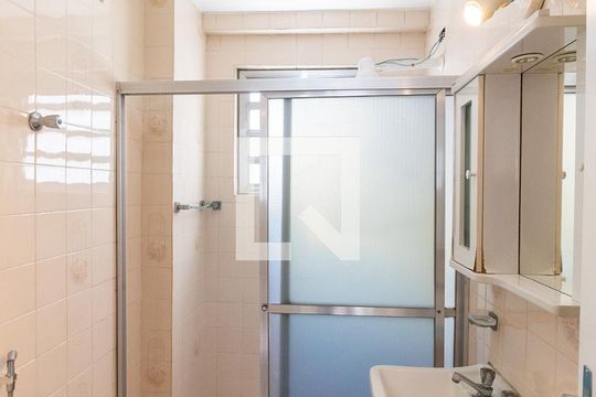 Banheiro  de apartamento à venda com 1 quarto, 38m² em Liberdade, São Paulo
