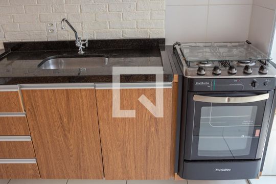 Cozinha de apartamento para alugar com 1 quarto, 30m² em Jardim Peri, São Paulo