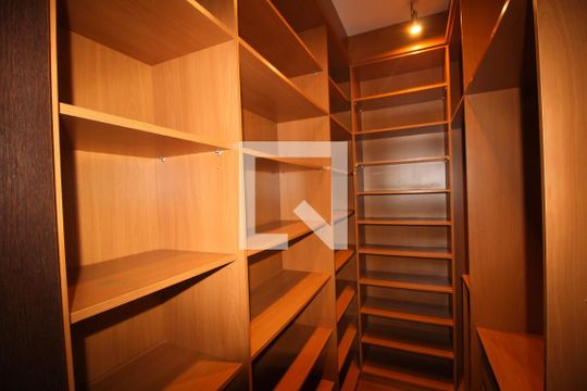 Closet de apartamento para alugar com 2 quartos, 110m² em Marechal Rondon, Canoas