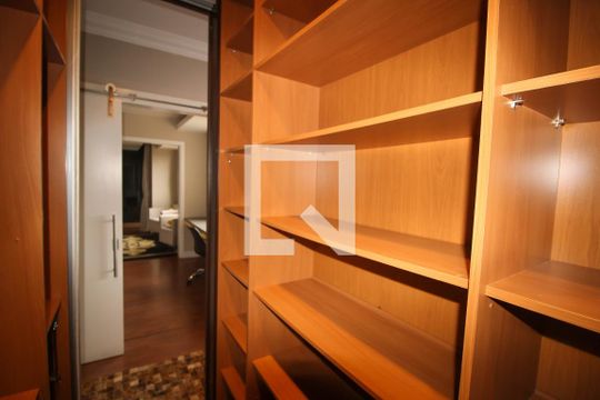 Closet de apartamento para alugar com 2 quartos, 110m² em Marechal Rondon, Canoas
