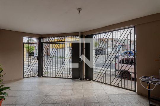 Garagem de casa à venda com 3 quartos, 3000m² em Vila Moraes, São Paulo