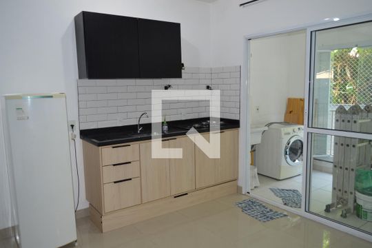 Cozinha de apartamento à venda com 2 quartos, 45m² em Vila Monumento, São Paulo