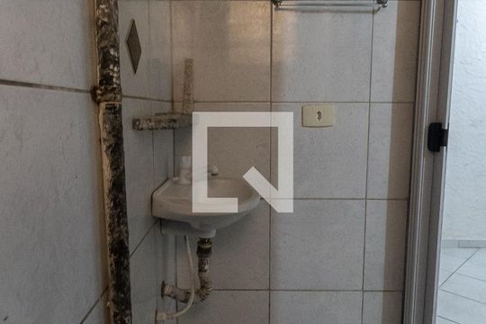 Banheiro de casa para alugar com 1 quarto, 36m² em Vila Arriete, São Paulo