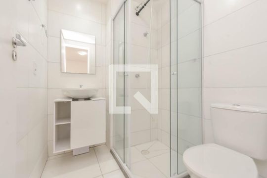 Banheiro de apartamento para alugar com 1 quarto, 24m² em Bela Vista, São Paulo