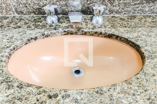 Detalhe do Banheiro da Suite de apartamento para alugar com 4 quartos, 152m² em Barra Funda, Guarujá