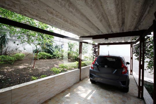 Garagem de casa à venda com 3 quartos, 240m² em Jardim da Glória, São Paulo