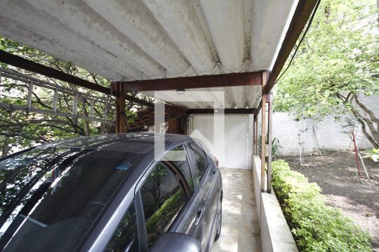 Garagem de casa à venda com 3 quartos, 240m² em Jardim da Glória, São Paulo