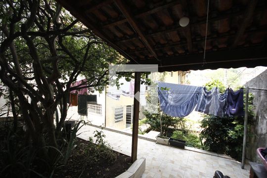 Quintal de casa à venda com 3 quartos, 240m² em Jardim da Glória, São Paulo