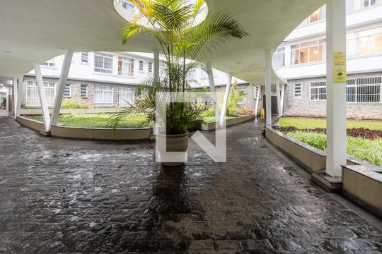 Hall de entrada de apartamento para alugar com 1 quarto, 50m² em Bela Vista, São Paulo