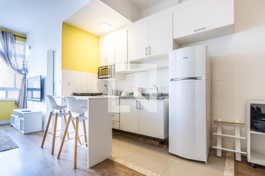 Cozinha de apartamento para alugar com 1 quarto, 50m² em Bela Vista, São Paulo
