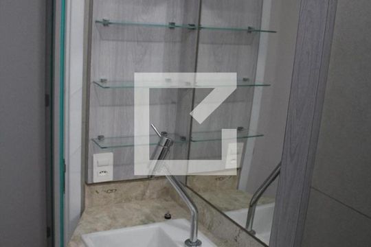 Banheiro - torneira de apartamento para alugar com 2 quartos, 62m² em Água Branca, São Paulo