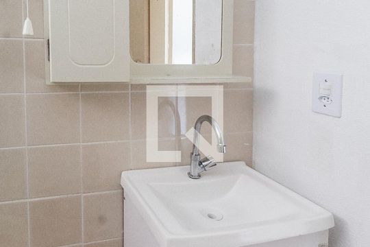 Banheiro de apartamento à venda com 2 quartos, 59m² em Morro Santana, Porto Alegre