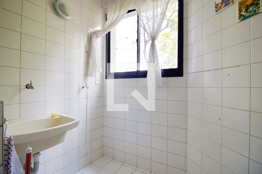 Área de Serviço de apartamento para alugar com 2 quartos, 57m² em Jardim Henriqueta, Taboão da Serra