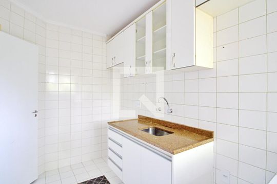 Cozinha de apartamento para alugar com 2 quartos, 57m² em Jardim Henriqueta, Taboão da Serra
