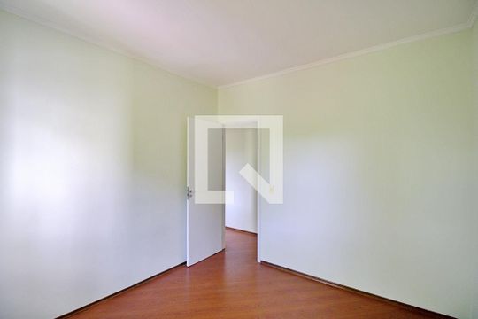 Quarto 2 de apartamento para alugar com 2 quartos, 57m² em Jardim Henriqueta, Taboão da Serra