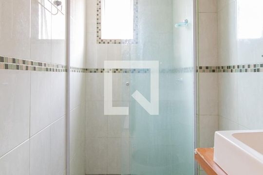 Banheiro de apartamento à venda com 1 quarto, 38m² em Vila Nova, Porto Alegre