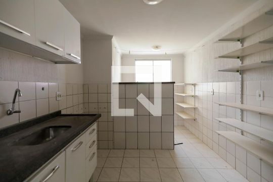 Cozinha de apartamento para alugar com 3 quartos, 74m² em Setor dos Afonsos, Aparecida de Goiânia