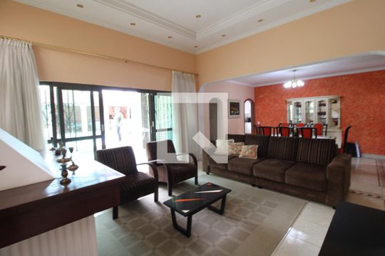 Sala 1 de casa à venda com 3 quartos, 1000m² em Jardim Santa Helena, São Paulo