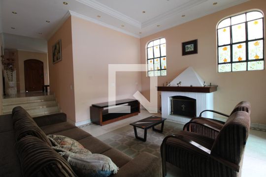 Sala 1 de casa à venda com 3 quartos, 1000m² em Jardim Santa Helena, São Paulo