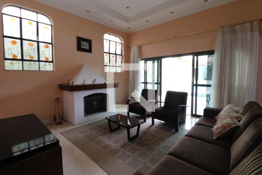 Sala 1 de casa à venda com 3 quartos, 1000m² em Jardim Santa Helena, São Paulo