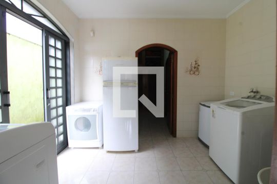 Lavanderia de casa à venda com 3 quartos, 1000m² em Jardim Santa Helena, São Paulo