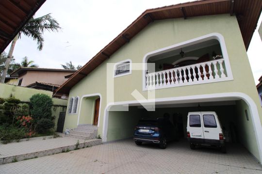 Fachada de casa à venda com 3 quartos, 1000m² em Jardim Santa Helena, São Paulo