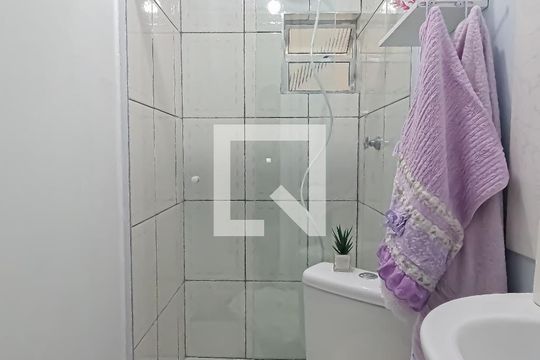 Banheiro de kitnet/studio para alugar com 1 quarto, 24m² em Parque Flamengo, Guarulhos