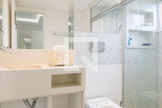 Banheiro da Suite de apartamento para alugar com 2 quartos, 41m² em Casa Branca, Santo André