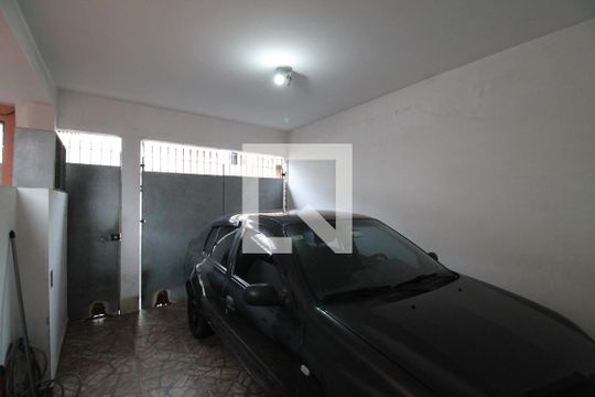 Garagem de casa à venda com 4 quartos, 360m² em Vila Nhocuné, São Paulo