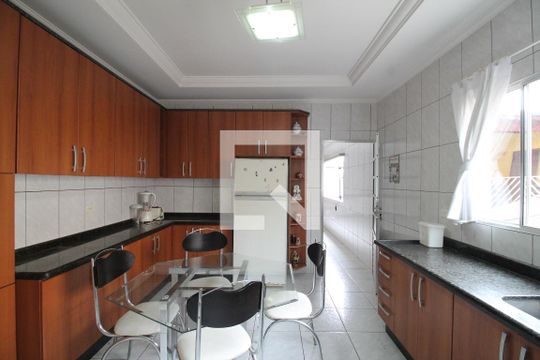 Cozinha de casa à venda com 4 quartos, 360m² em Vila Nhocuné, São Paulo