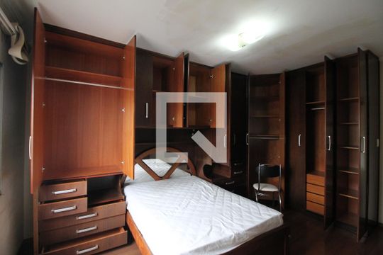 quarto suite 1 de casa à venda com 4 quartos, 360m² em Vila Nhocuné, São Paulo