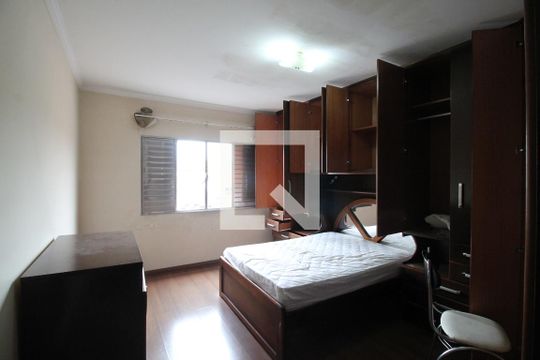 quarto suite 1 de casa à venda com 4 quartos, 360m² em Vila Nhocuné, São Paulo