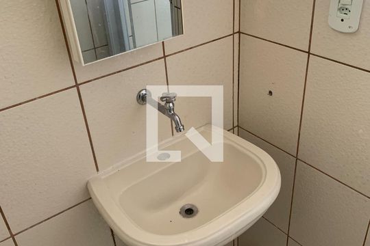 Banheiro de casa para alugar com 1 quarto, 42m² em Jaguaribe, Osasco