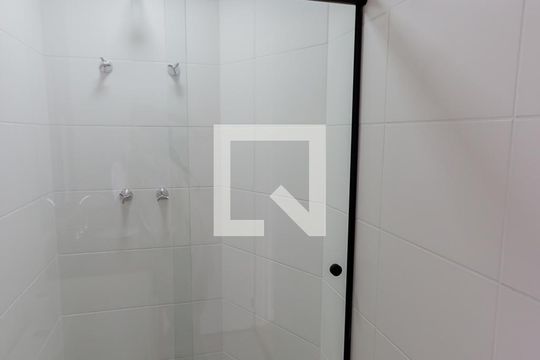Banheiro de apartamento para alugar com 1 quarto, 38m² em Campestre, Santo André