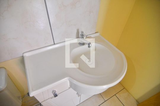 Banheiro Social de apartamento à venda com 2 quartos, 51m² em Igara, Canoas