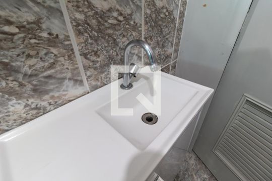 Banheiro da Suíte de casa para alugar com 2 quartos, 120m² em Jardim Rossin, São Paulo
