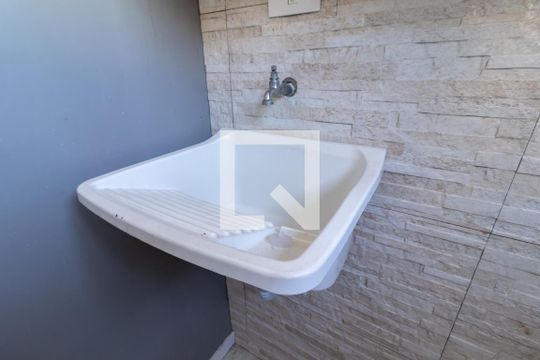 Área de Serviço de casa para alugar com 2 quartos, 120m² em Jardim Rossin, São Paulo