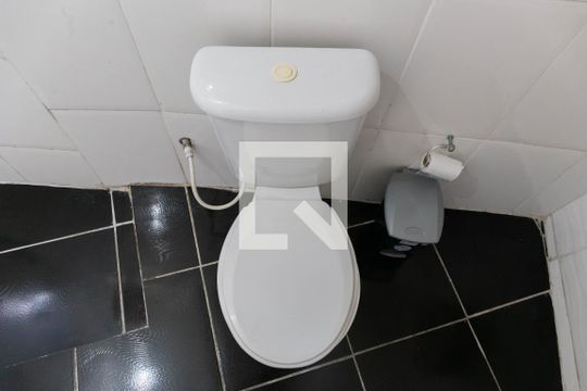 Banheiro de kitnet/studio para alugar com 1 quarto, 30m² em Liberdade, São Paulo
