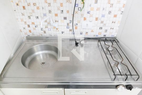 Cozinha de kitnet/studio para alugar com 1 quarto, 30m² em Liberdade, São Paulo