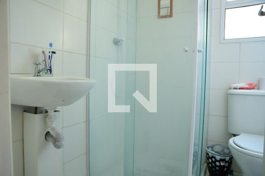 Banheiro de apartamento para alugar com 2 quartos, 48m² em Jardim Petrópolis, Cotia