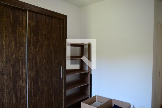 Quarto 2 de apartamento para alugar com 2 quartos, 48m² em Jardim Petrópolis, Cotia