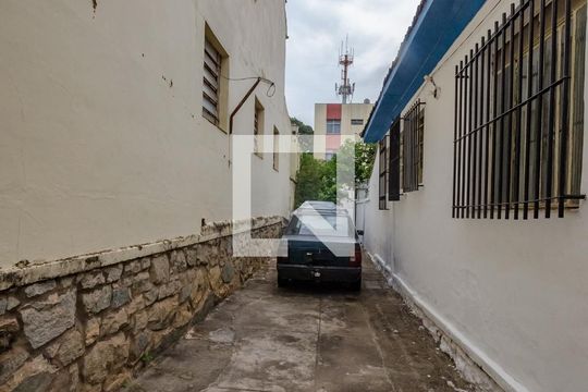 Garagem de casa à venda com 3 quartos, 130m² em Carlos Prates, Belo Horizonte
